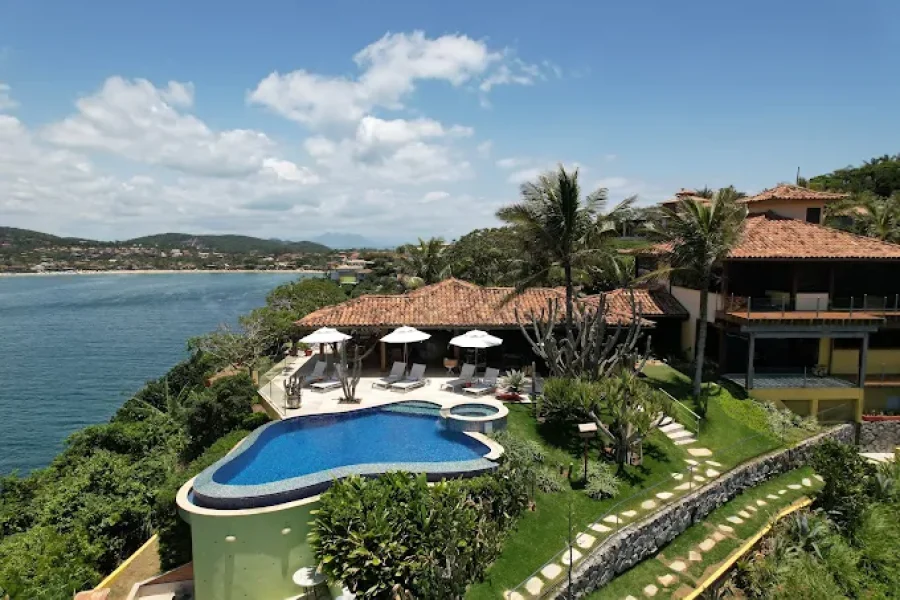 Cliffside Luxury Inn